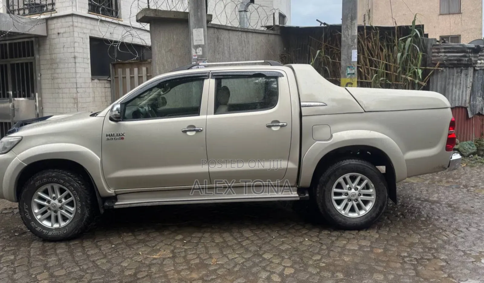 Toyota Hilux 2015 Gold