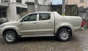 Toyota Hilux 2015 Gold