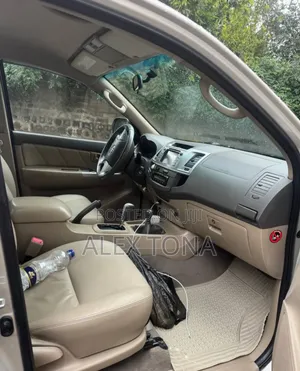 Toyota Hilux 2015 Gold