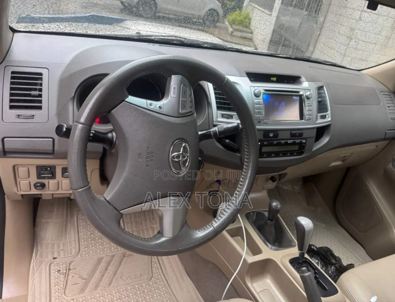 Toyota Hilux 2015 Gold