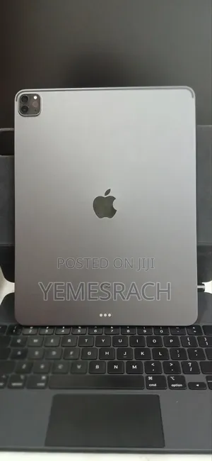 Photo - Apple iPad Pro 12.9 (2021) 256 GB Black