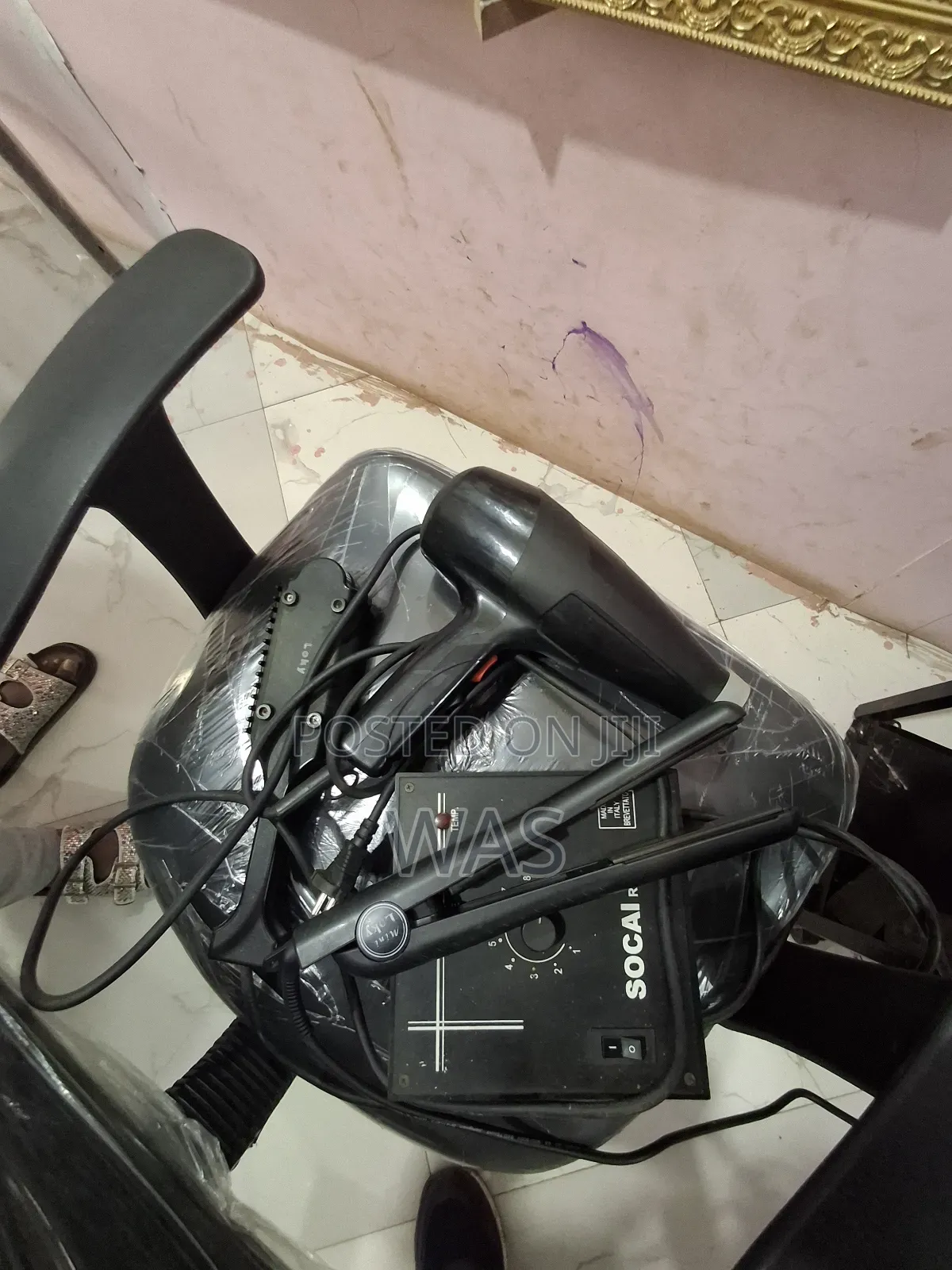 Second Hand Women Beuty Saloon