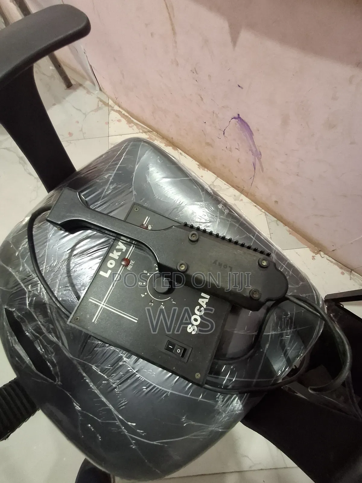 Second Hand Women Beuty Saloon