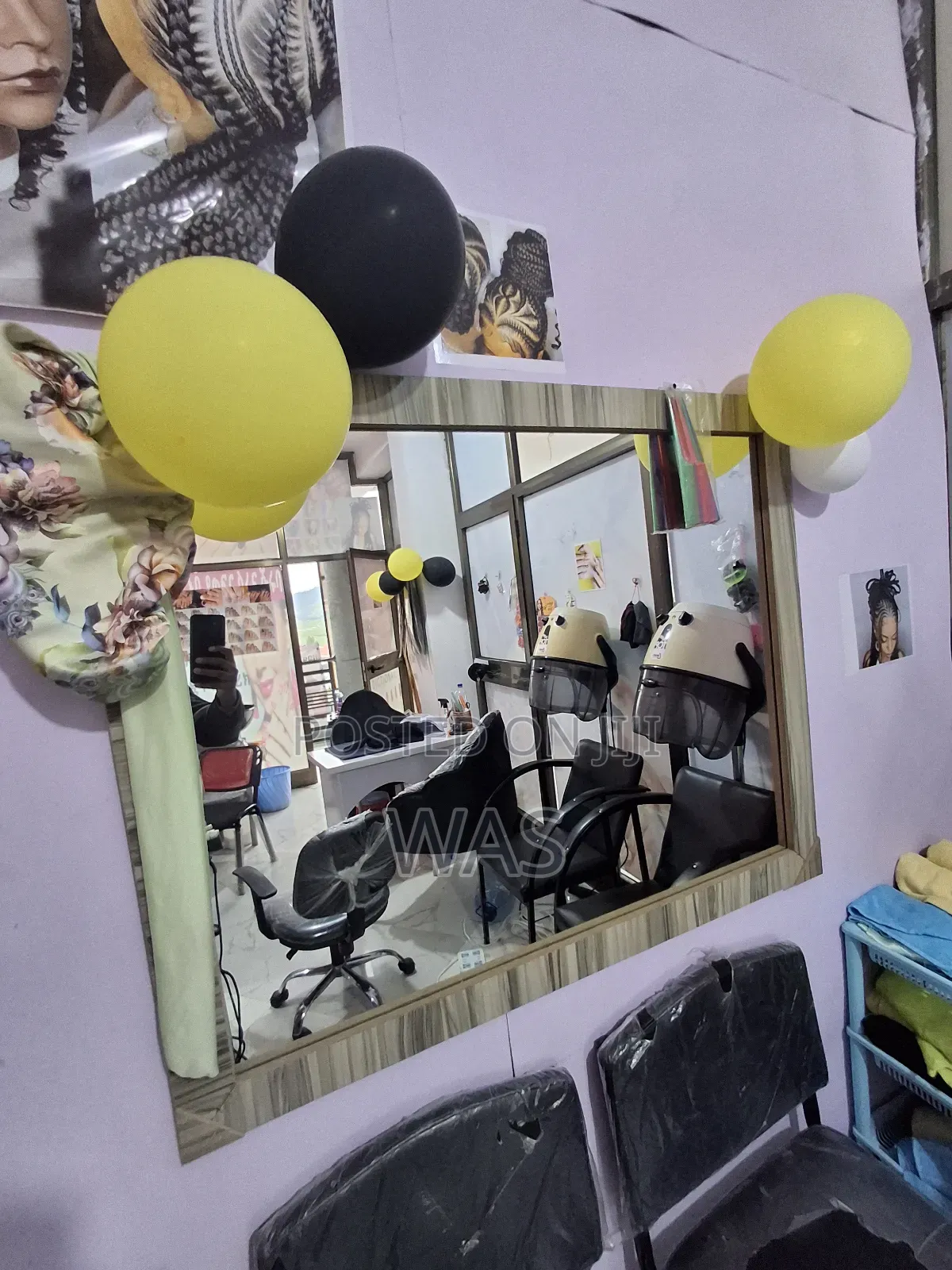 Second Hand Women Beuty Saloon