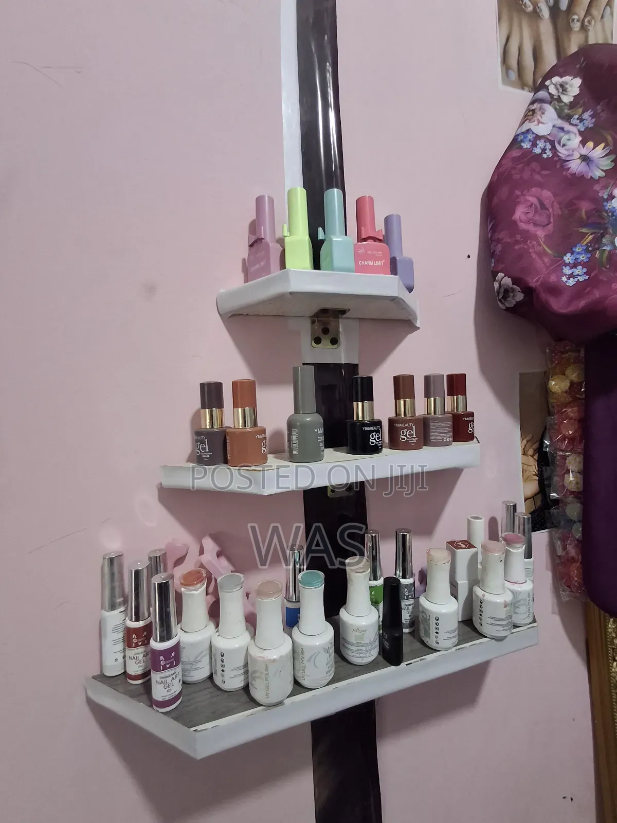 Second Hand Women Beuty Saloon