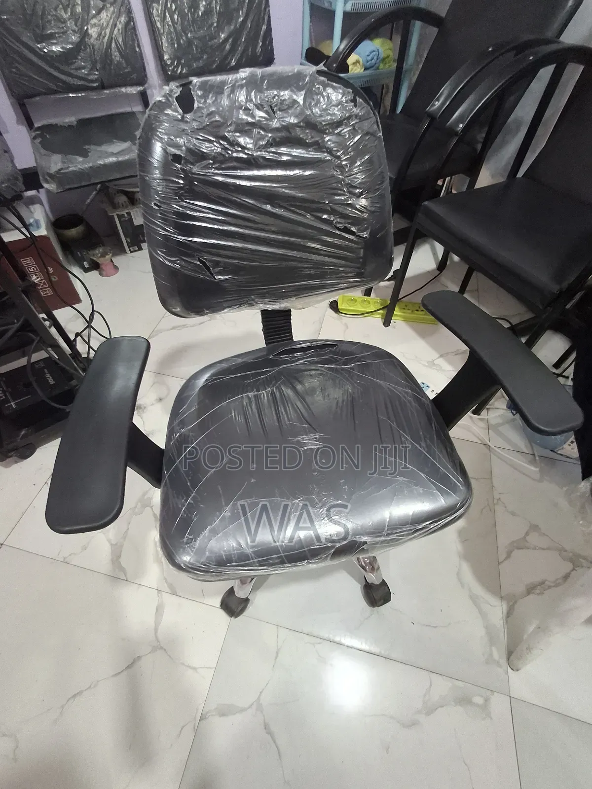 Second Hand Women Beuty Saloon