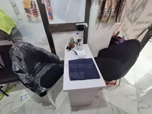 Second Hand Women Beuty Saloon