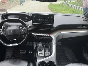 Peugeot 5008 2022 White