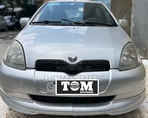 Photo - Toyota Vitz 2001 Silver