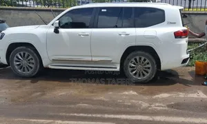 Toyota Land Cruiser 2022 White