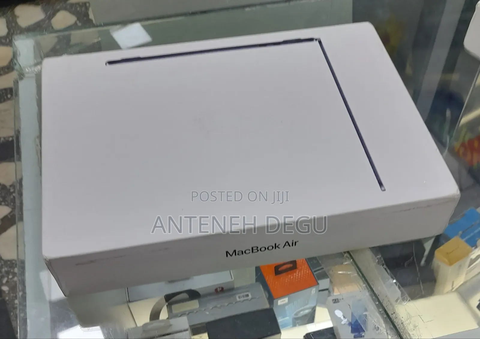 New Laptop Apple MacBook Air 2024 M3 13-Inch 16GB Apple M3 SSD 256GB