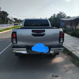 Toyota Hilux Revo Double Cab Deisel 2.4 AWD 2020 Silver