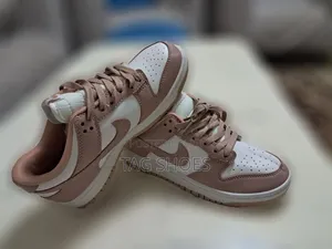 Women's Nike Shoe