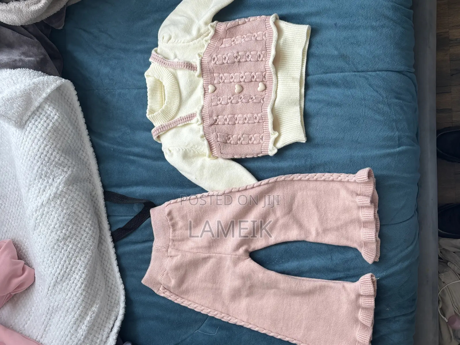  Adorable 2- Piece Knit Baby Girl Outfit 