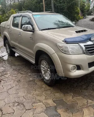 Photo - Toyota Hilux 2015 Silver