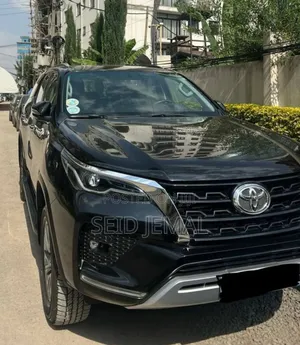 Photo - Toyota Fortuner 2023 Matt Black