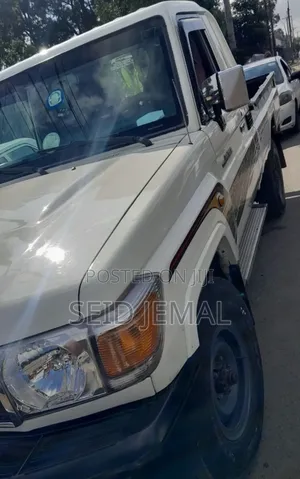 Toyota Hilux 2015 White