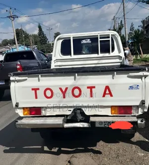 Toyota Hilux 2015 White