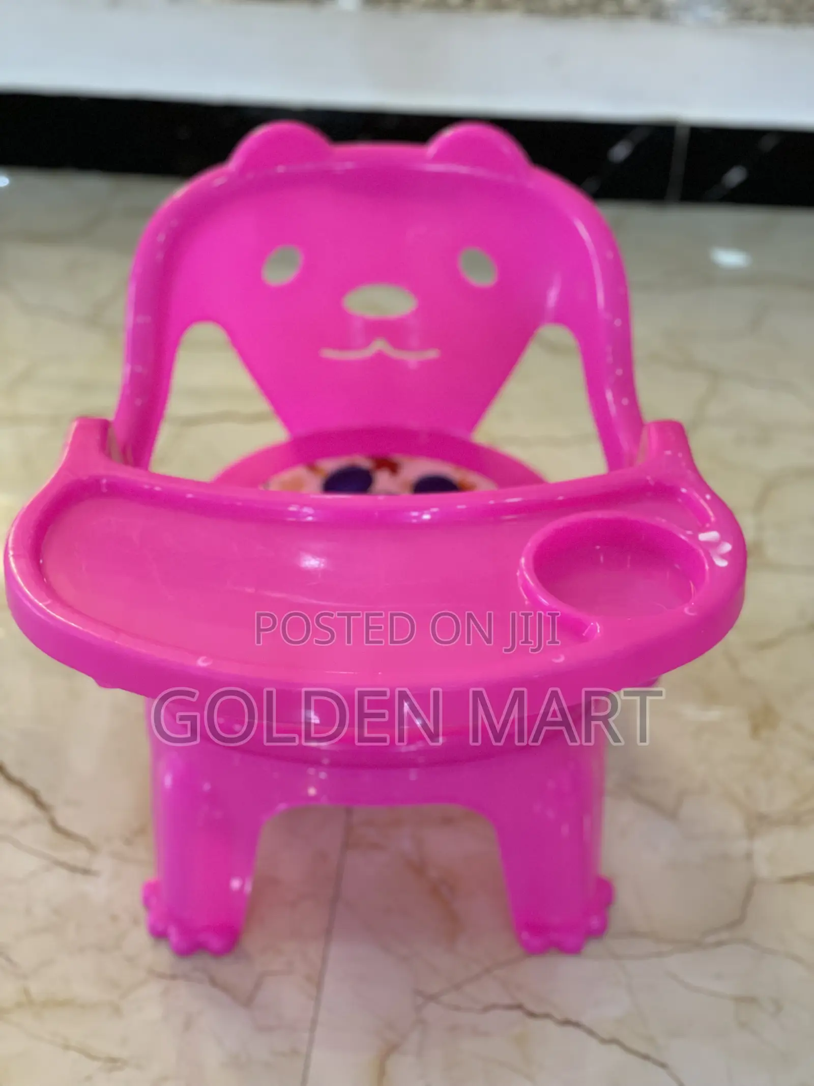 የልጆች መቀመጫ እና መመገቢያ