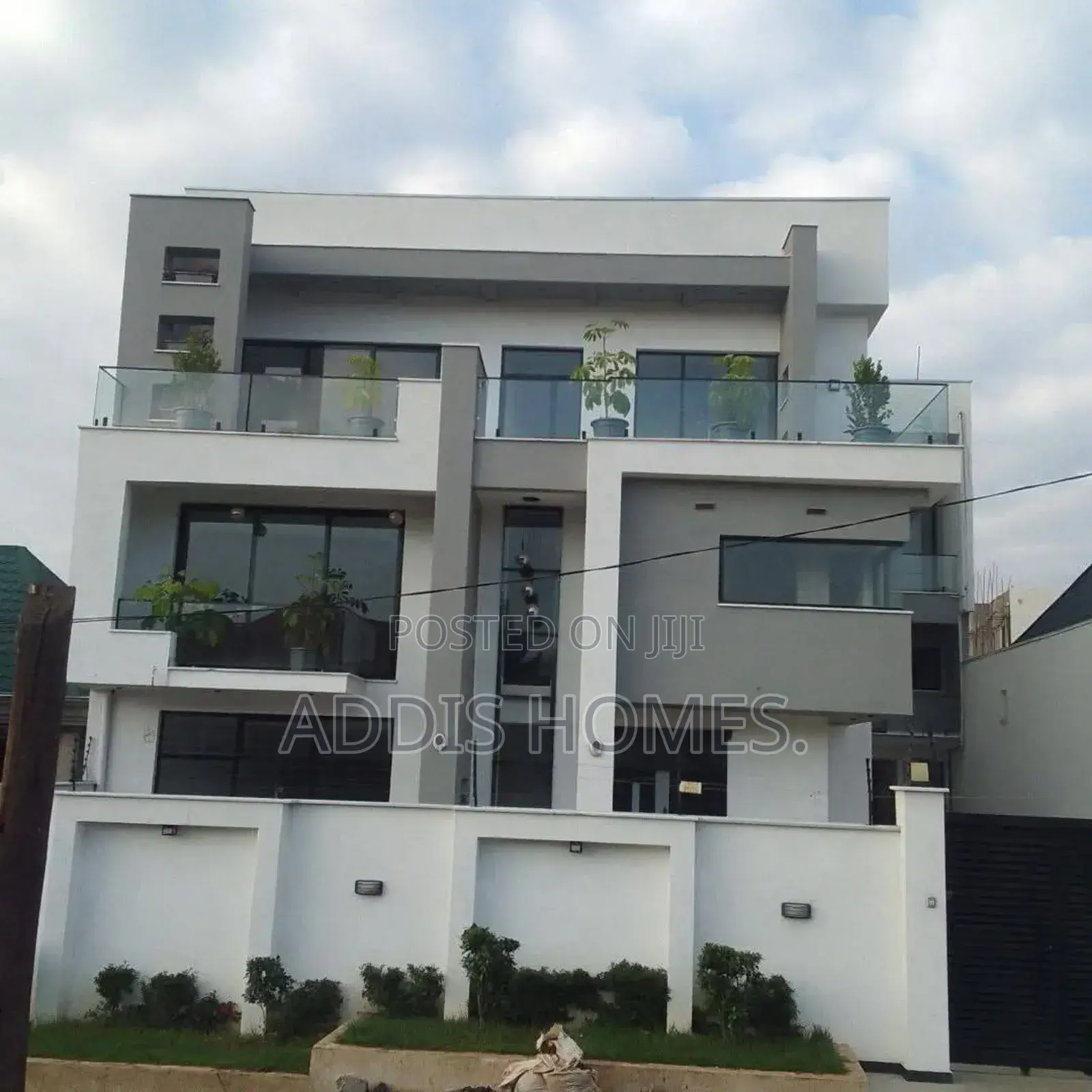 5bdrm Villa in Bole for sale