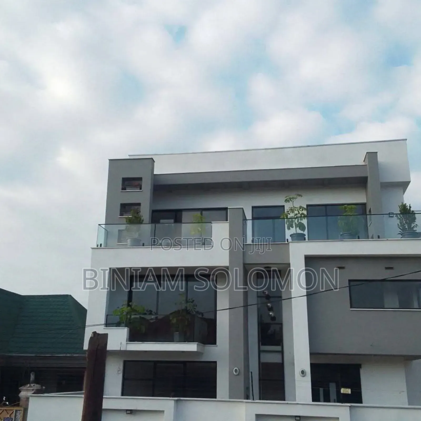 5bdrm Villa in Bole for sale