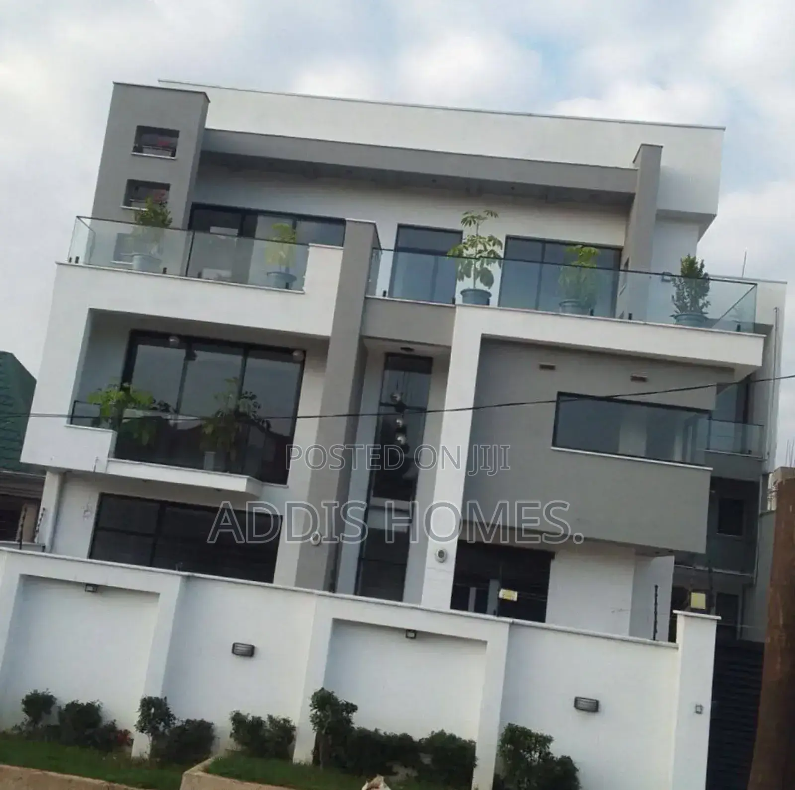 5bdrm Villa in Bole for sale