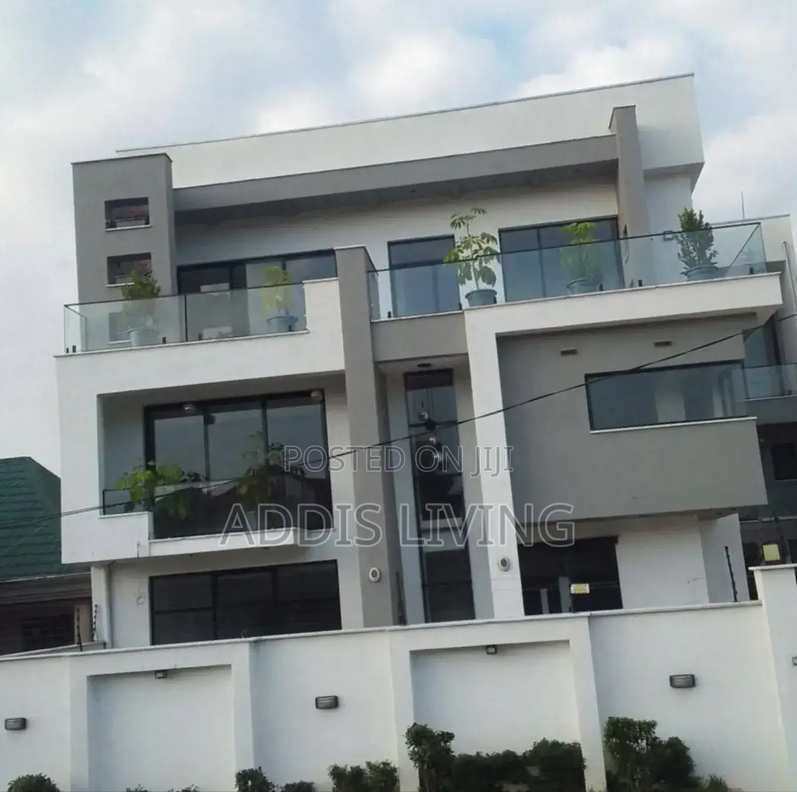 5bdrm Villa in Bole for sale