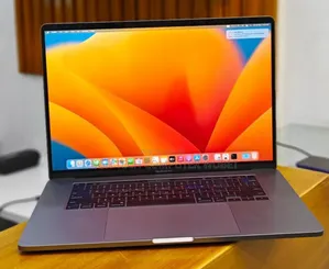 Photo - New Laptop Apple MacBook Pro 2017 16GB Intel Core I7 SSD 512GB