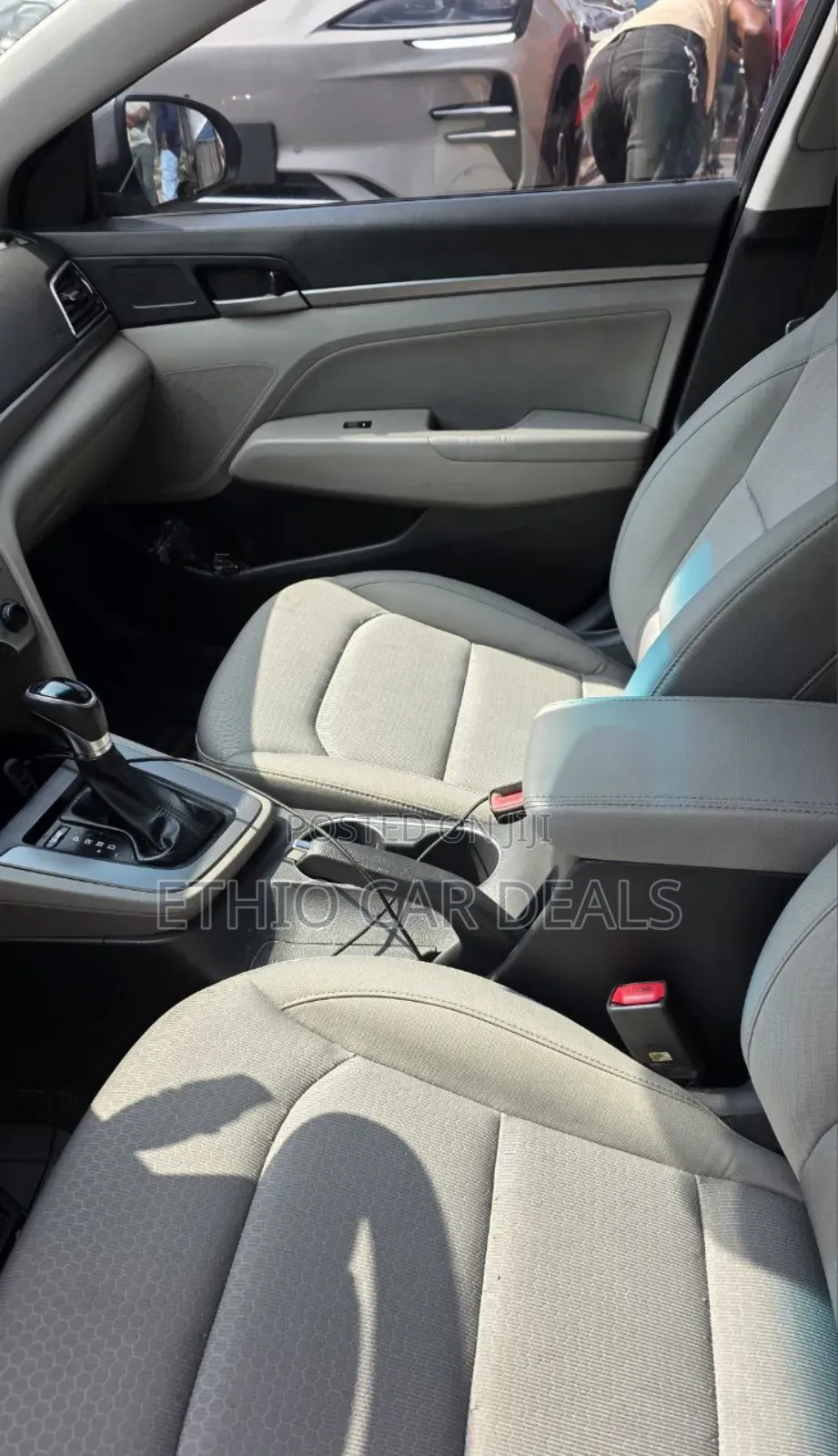 Hyundai Elantra SE Sedan FWD (2.0L 4cyl 6M) 2017 Gray