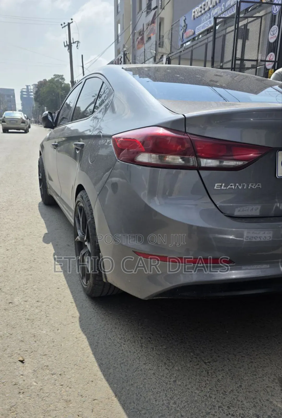 Hyundai Elantra SE Sedan FWD (2.0L 4cyl 6M) 2017 Gray