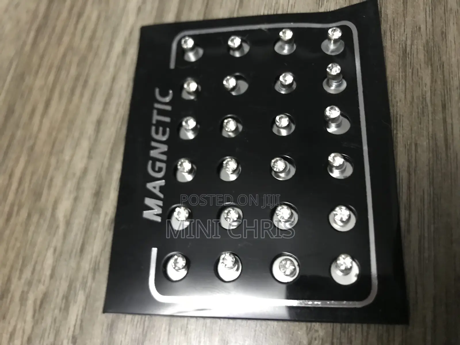 Magnetic Earring Loti