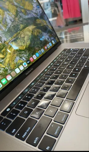 New Laptop Apple MacBook Pro 2019 16GB Intel Core I7 SSD 512GB