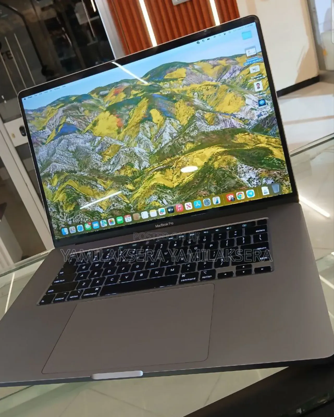 New Laptop Apple MacBook Pro 2019 16GB Intel Core I7 SSD 512GB