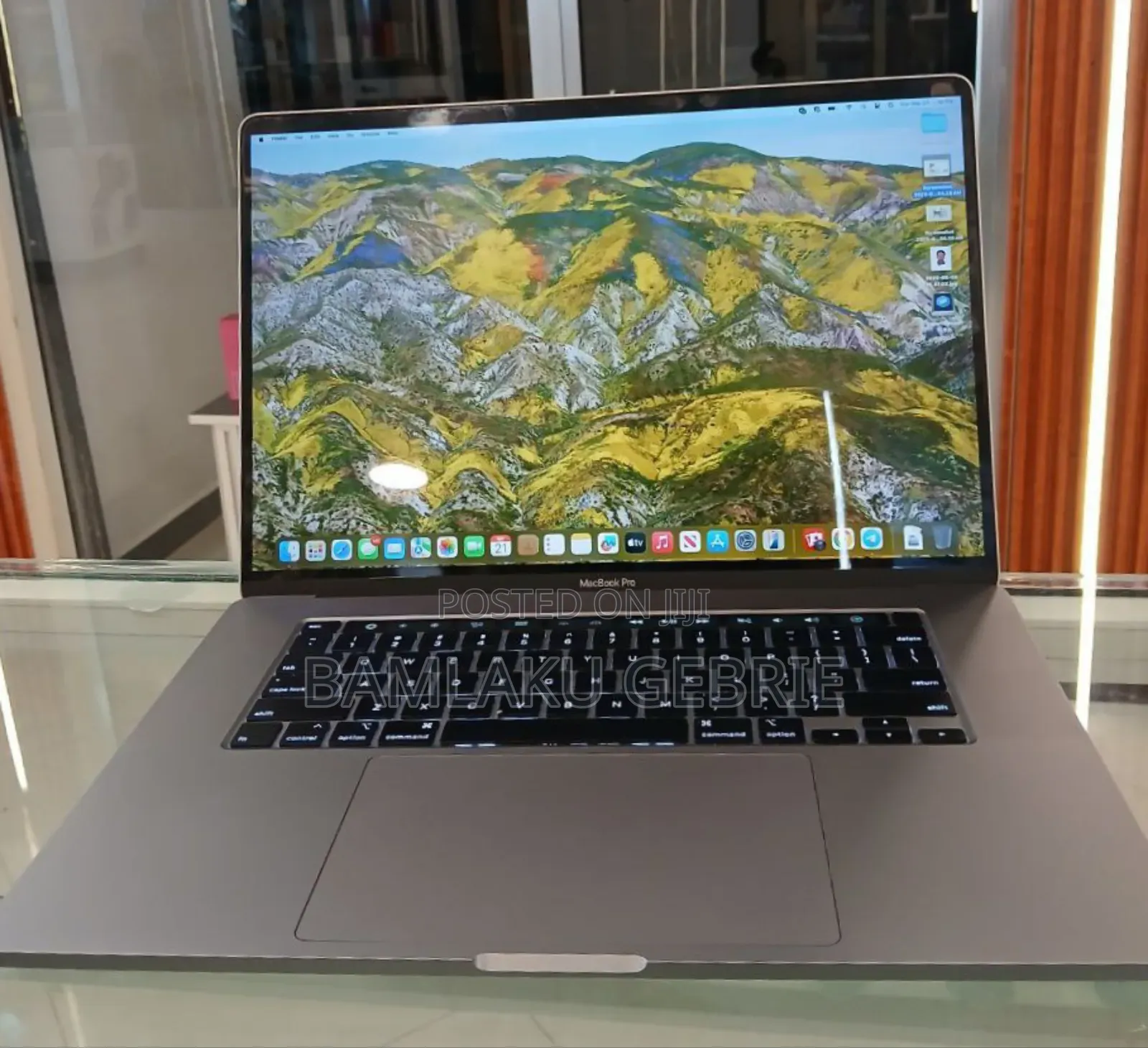 New Laptop Apple MacBook Pro 2019 16GB Intel Core I7 SSD 512GB