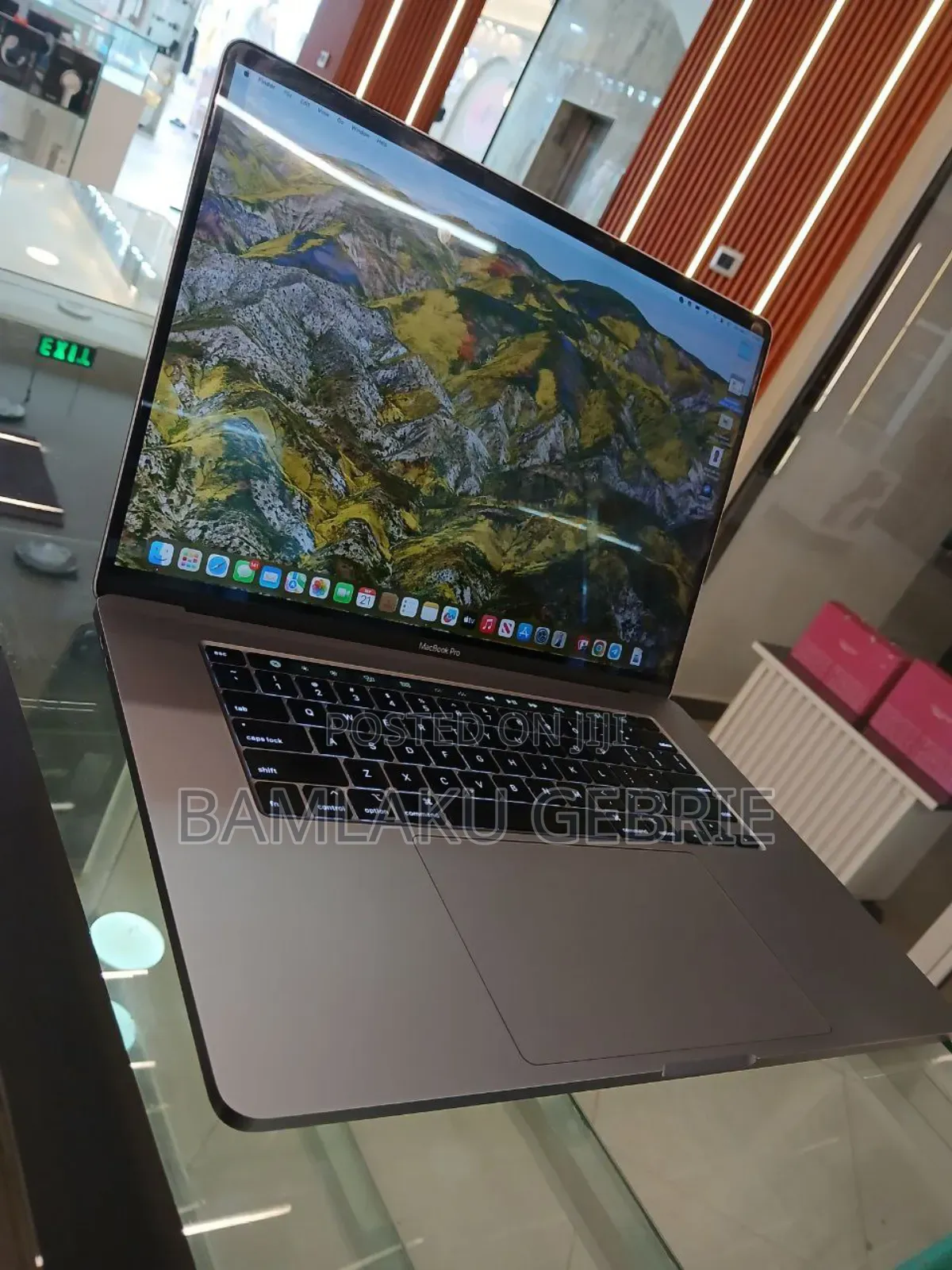 New Laptop Apple MacBook Pro 2019 16GB Intel Core I7 SSD 512GB