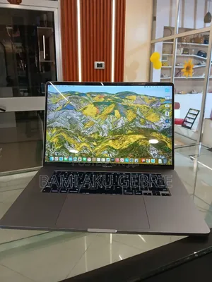 New Laptop Apple MacBook Pro 2019 16GB Intel Core I7 SSD 512GB