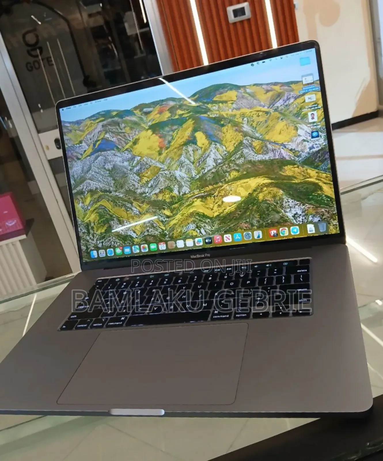 New Laptop Apple MacBook Pro 2019 16GB Intel Core I7 SSD 512GB