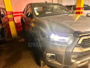 Photo - Toyota Hilux 2021 Gray