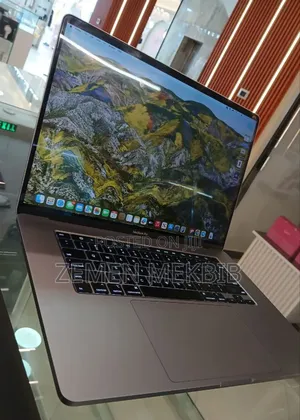 Photo - New Laptop Apple MacBook Pro 2019 16GB Intel Core I7 SSD 512GB