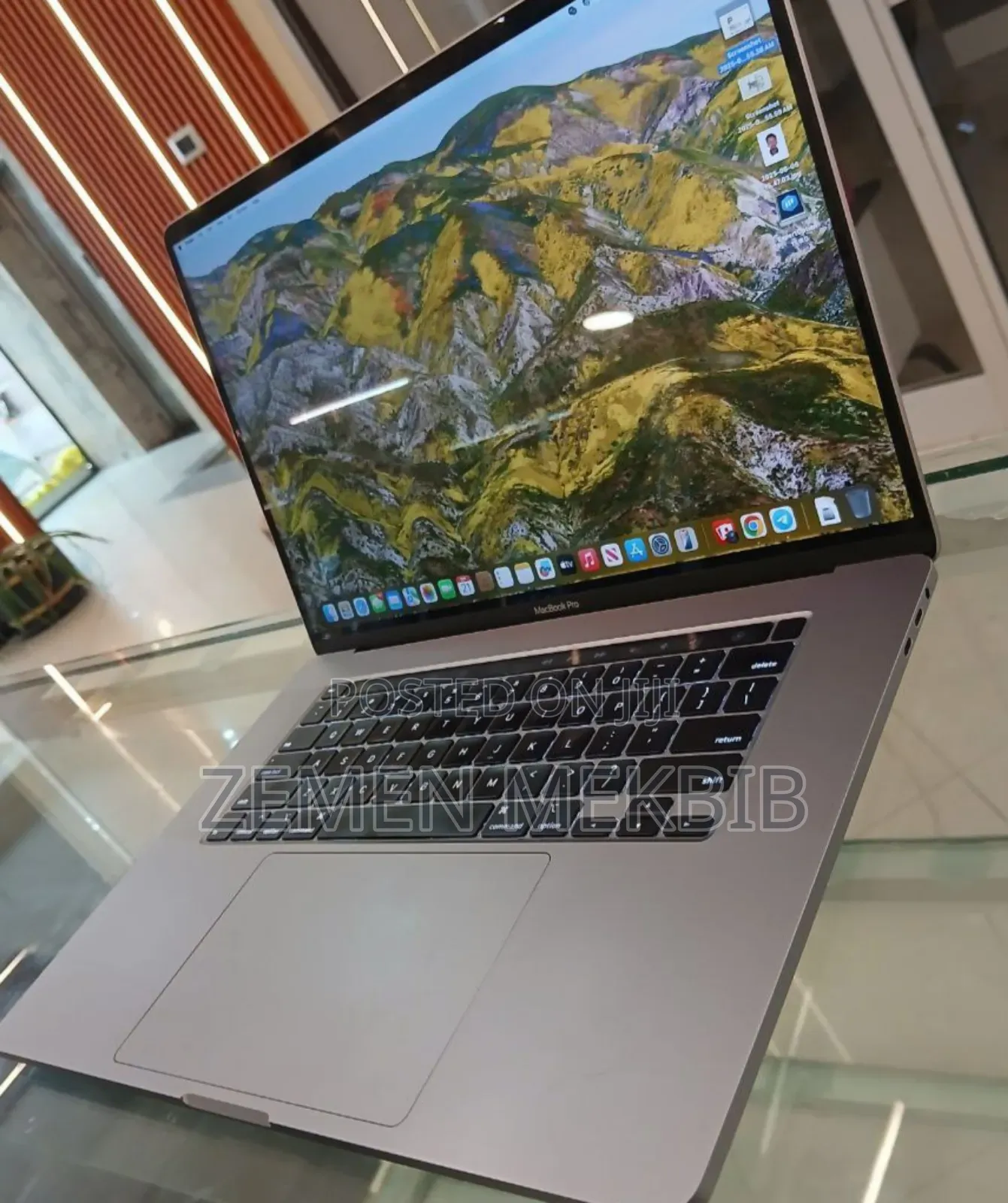 New Laptop Apple MacBook Pro 2019 16GB Intel Core I7 SSD 512GB