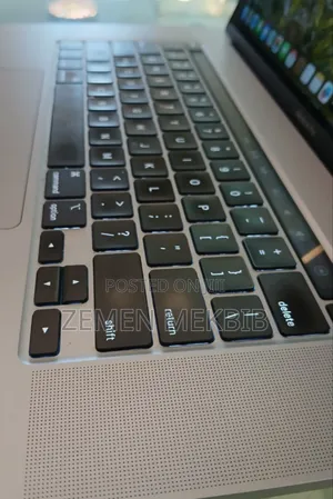 New Laptop Apple MacBook Pro 2019 16GB Intel Core I7 SSD 512GB