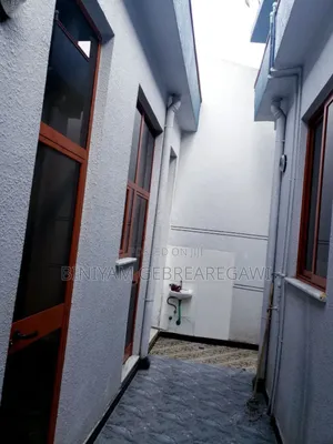 5bdrm Villa in House, Yeka for rent