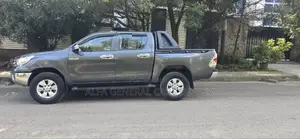 Photo - Toyota Hilux 2017 Gray