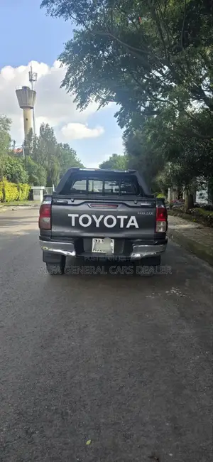 Toyota Hilux 2017 Gray
