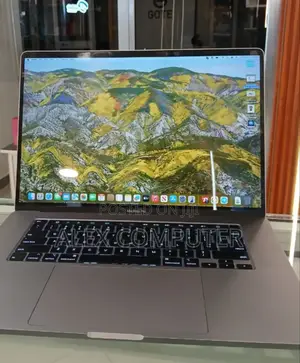 New Laptop Apple MacBook Pro 2017 16GB Intel Core I7 SSD 512GB