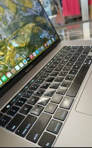 New Laptop Apple MacBook Pro 2017 16GB Intel Core I7 SSD 512GB