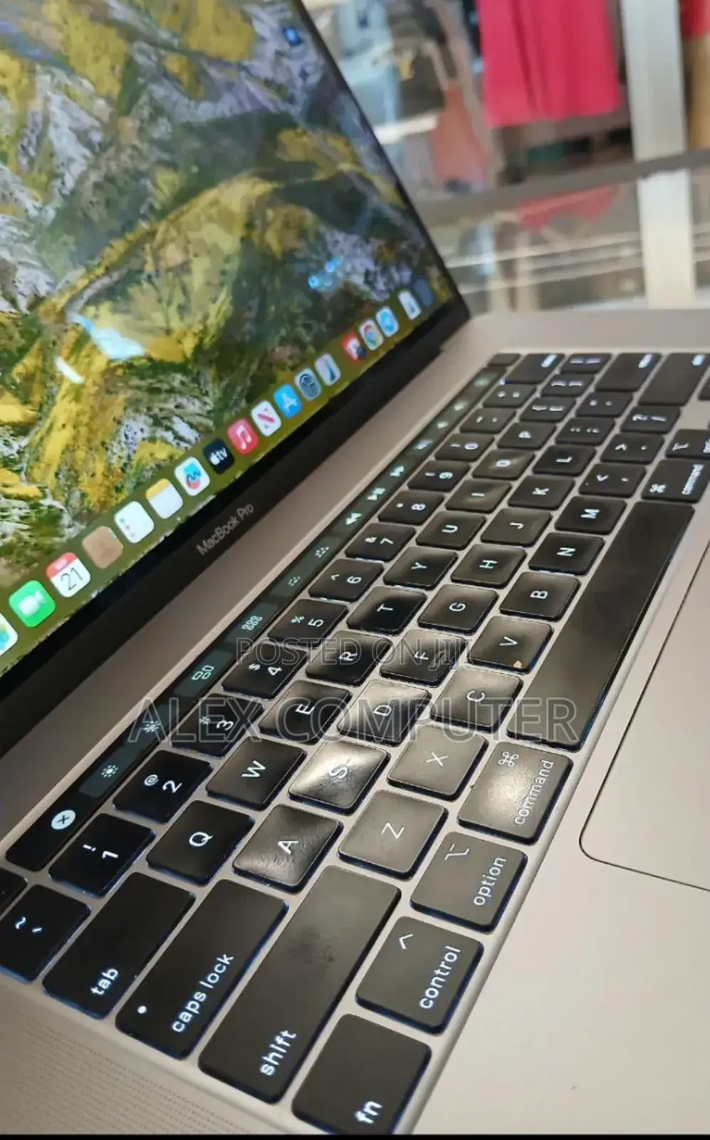 New Laptop Apple MacBook Pro 2017 16GB Intel Core I7 SSD 512GB