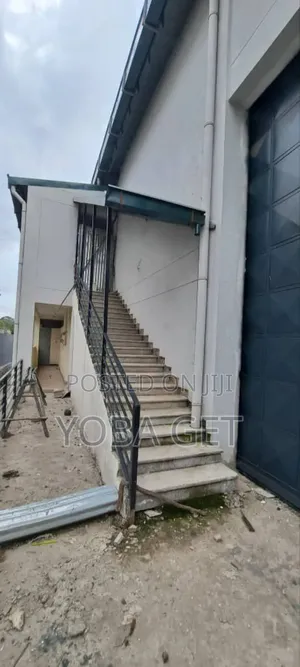 አስቸካይ የሚሸጥ መጋዘን