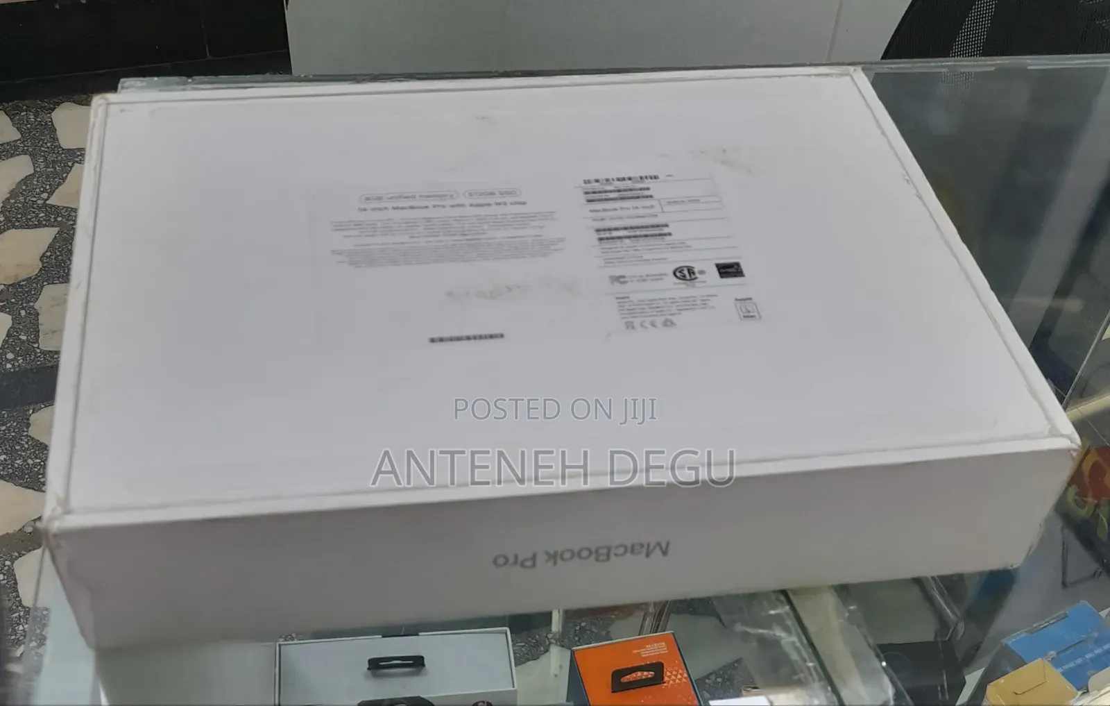 New Laptop Apple MacBook 8GB Apple M3 Pro SSD 512GB