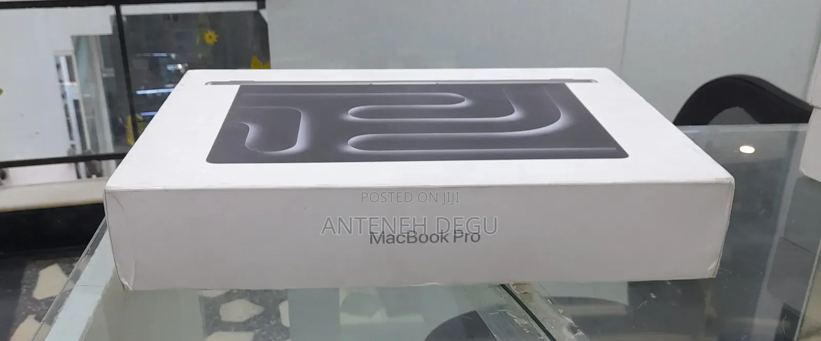 New Laptop Apple MacBook 8GB Apple M3 Pro SSD 512GB